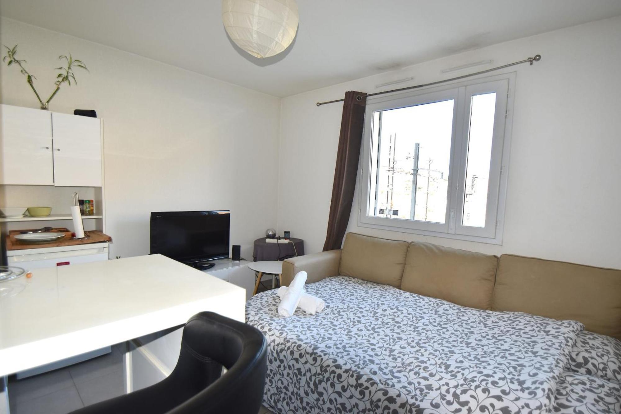 Studio Gare St Roch 1Er Etage - Air Rental Montpellier Exteriör bild
