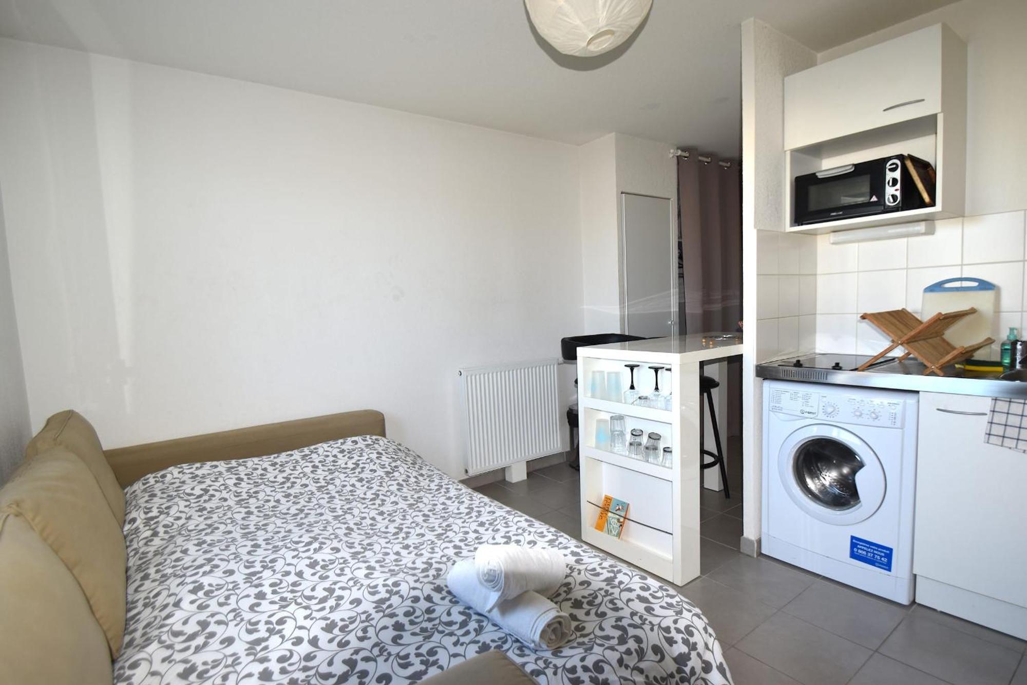 Studio Gare St Roch 1Er Etage - Air Rental Montpellier Exteriör bild